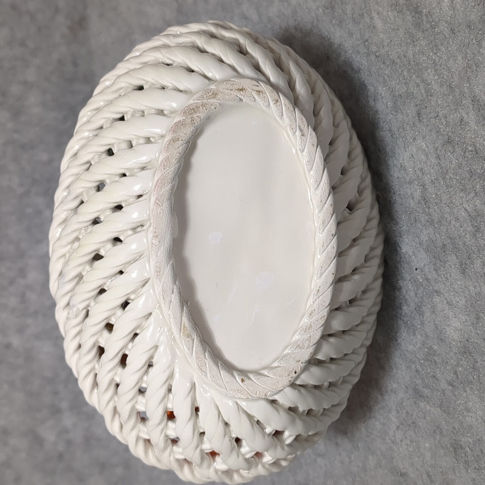 ITALIAN MAJOLICA CERAMIC WOVEN FRUIT BASKET BOWL Unmarked CENTREPIECE 5" - Picture 5 of 10